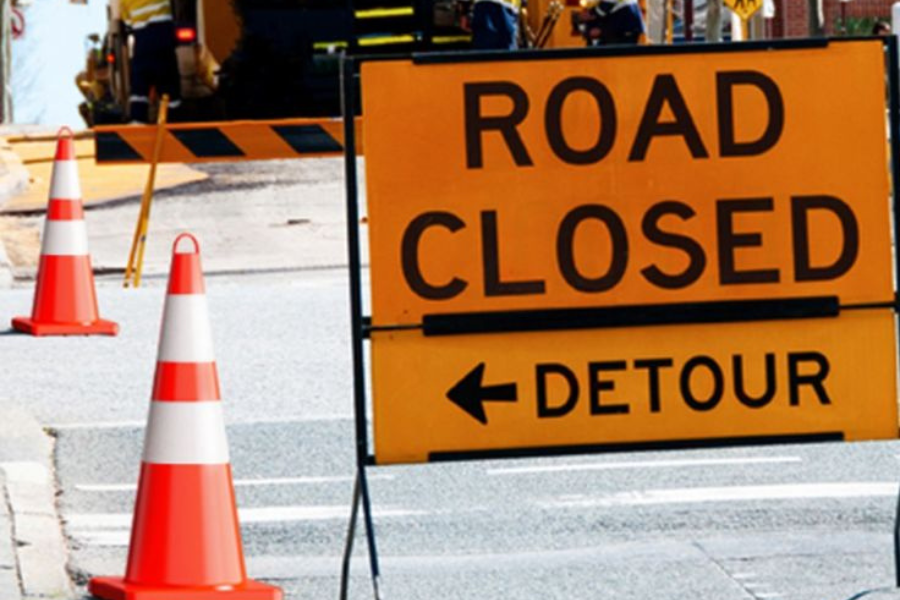 atur zona kerja dan jalur lalu lintas alat berat