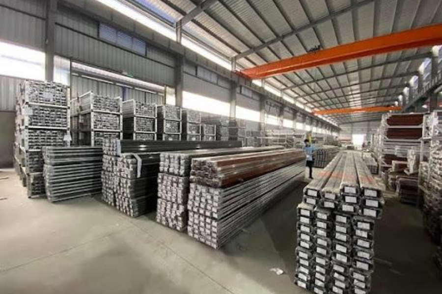 Butuh Distributor Aluminium Ekstrusi Terdekat? Ini Cara Memilih yang Tepat